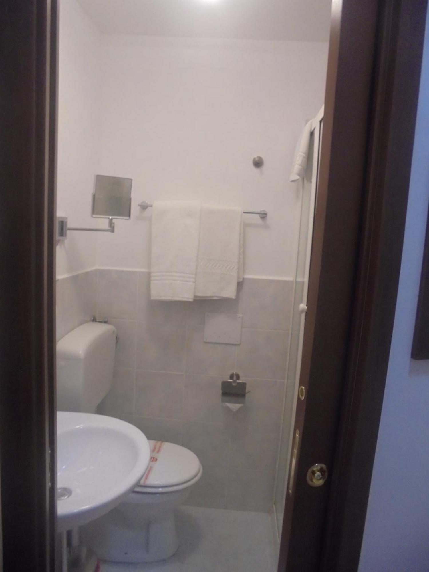 לינה וארוחת בוקר רומא Residenza Vespasiano חדר תמונה
