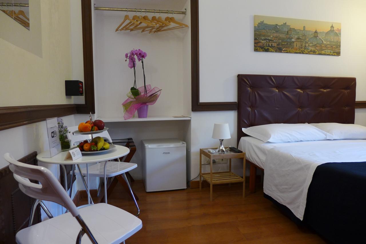 לינה וארוחת בוקר רומא Residenza Vespasiano מראה חיצוני תמונה