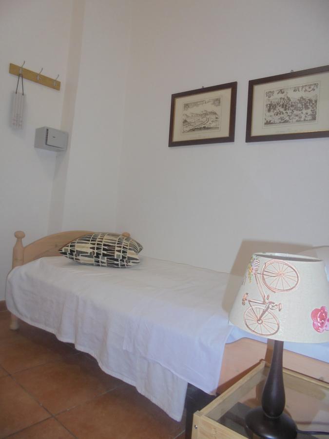 לינה וארוחת בוקר רומא Residenza Vespasiano חדר תמונה